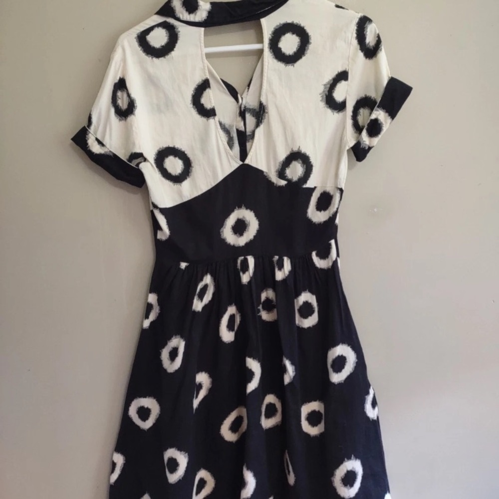 Black And White Patterned Dressed 4 Euc - image 8